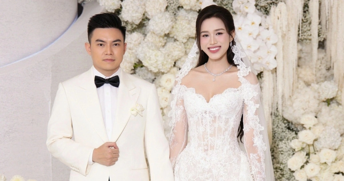 L&ocirc;i s&aacute;ch vở ra học Hoa hậu Đỗ H&agrave; nghệ thuật nịnh chồng, kh&eacute;o thế n&agrave;y bảo sao nh&agrave; chồng cưng chiều  - Ảnh 1.