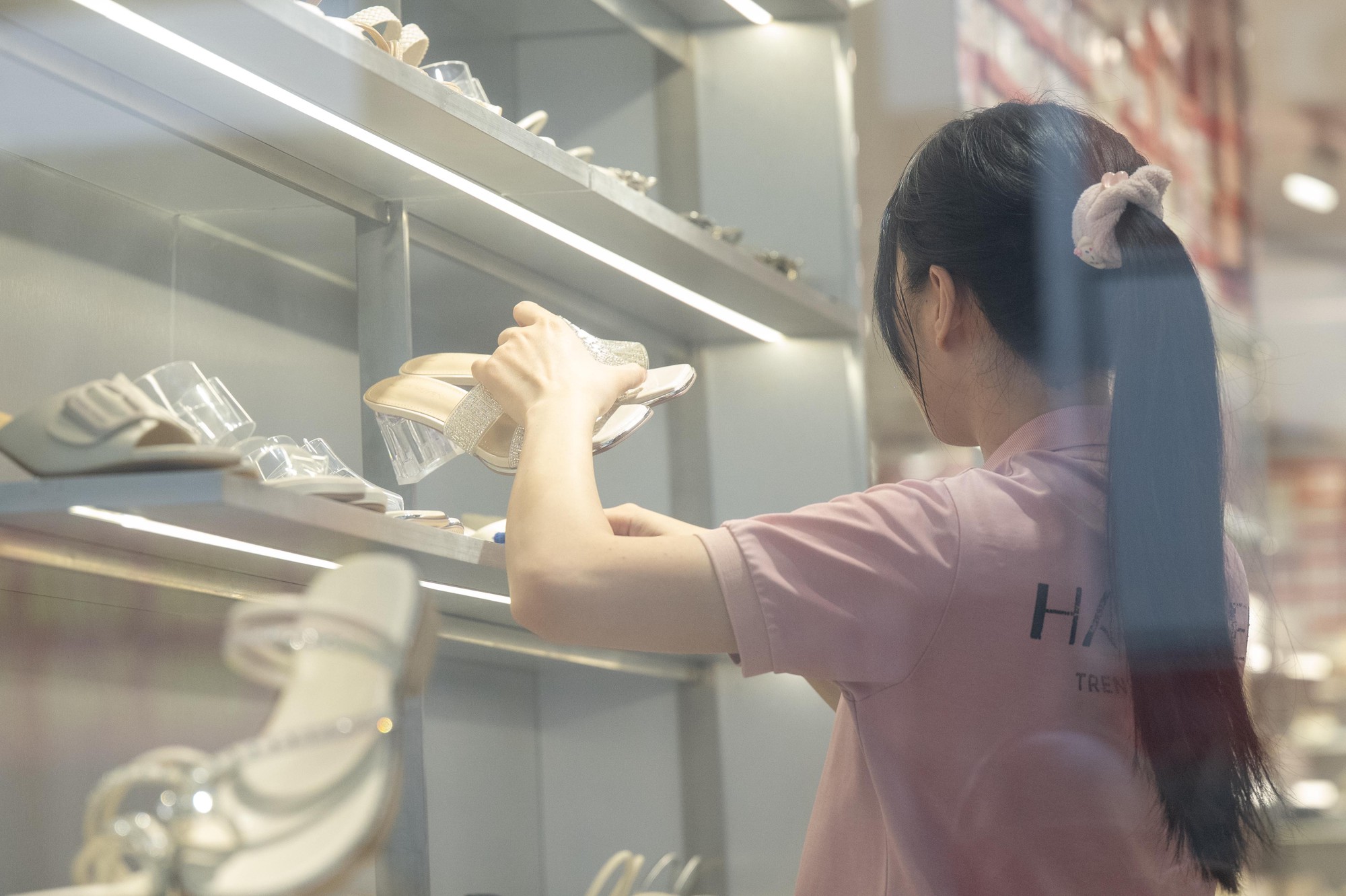 Bụi đất tại đường Cầu Giấy 2026 khiến người d&acirc;n H&agrave; Nội khốn khổ giữa c&ocirc;ng trường thi c&ocirc;ng - Ảnh 9.