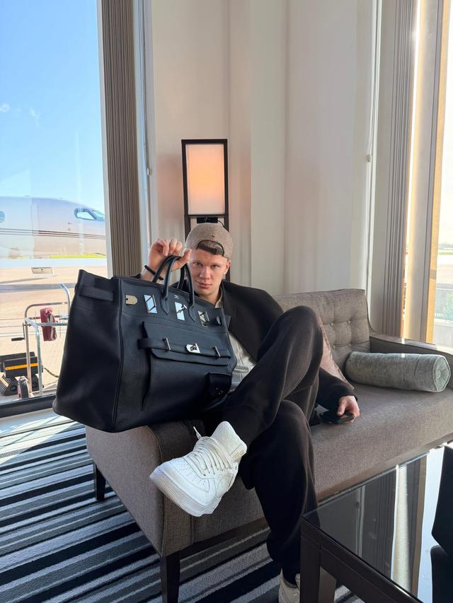 Ph&aacute;t hiện Haaland chơi Herm&egrave;s Birkin cũng chỉ v&igrave; vợ con- Ảnh 5.