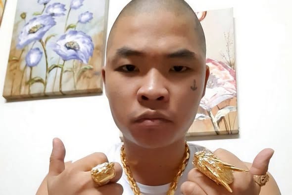 C&ocirc;ng an Bắc Ninh điều tra vụ Kh&aacute;nh Sky livestream chửi bới tại nh&agrave; Vua Quạt - Ảnh 1.