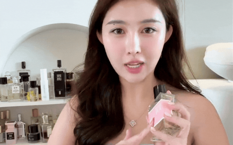 4 Chai nước hoa y&ecirc;u th&iacute;ch của nữ doanh nh&acirc;n: M&ugrave;i hương kh&ocirc;ng bao giờ lỗi thời - Ảnh 4.