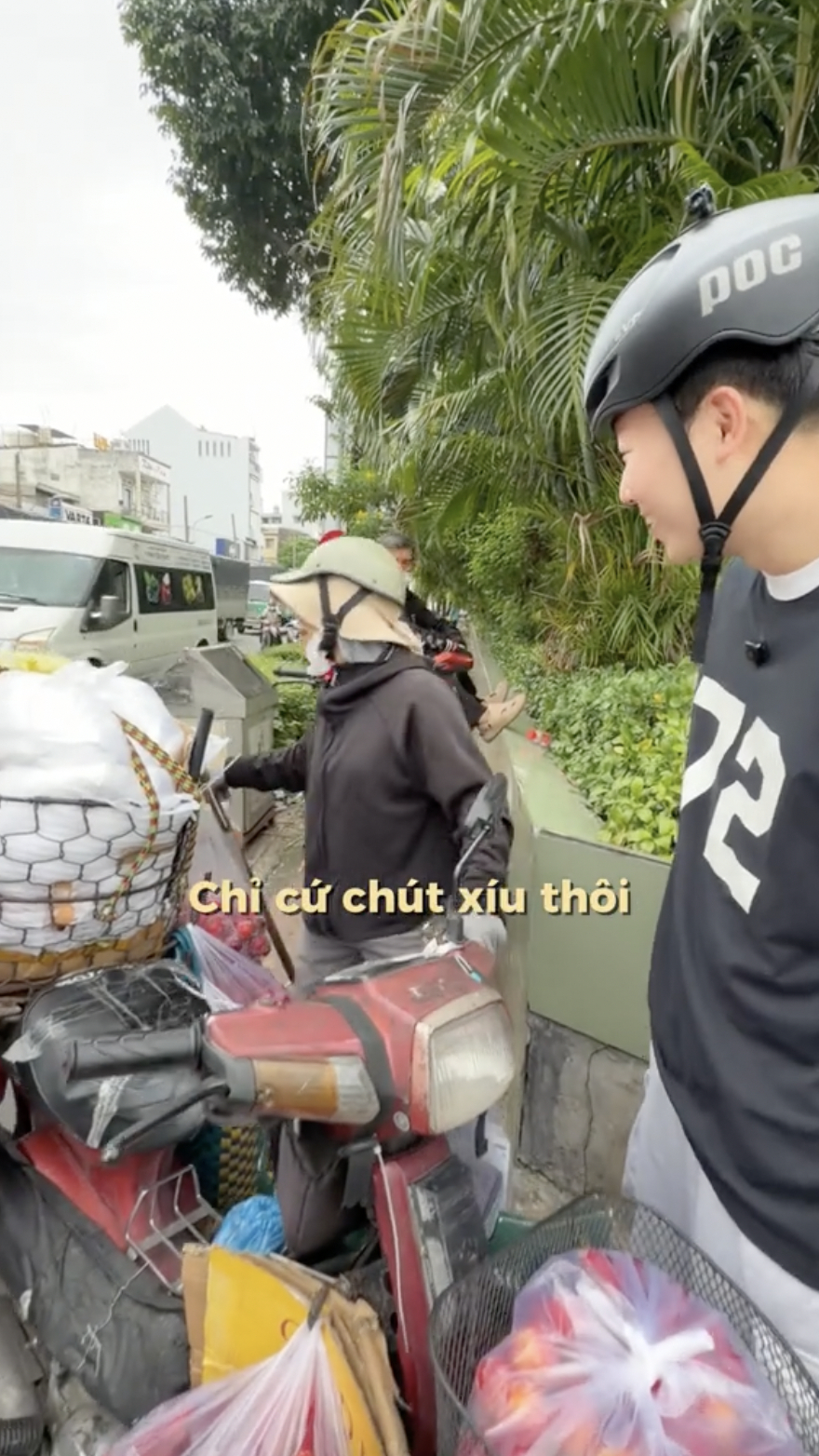 Kh&aacute;ch H&agrave;n Bất ngờ khi gặp chị b&aacute;n tr&aacute;i c&acirc;y biết tiếng H&agrave;n tại TP . HCM - Ảnh 2.