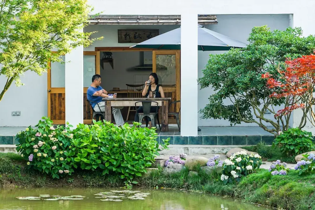 Nữ gi&aacute;o vi&ecirc;n rời trung t&acirc;m th&agrave;nh phố, d&agrave;nh 16 năm l&agrave;m khu vườn 400m&sup2;: Chi ph&iacute; sống giảm, nh&agrave; lại rộng hơn - Ảnh 2.