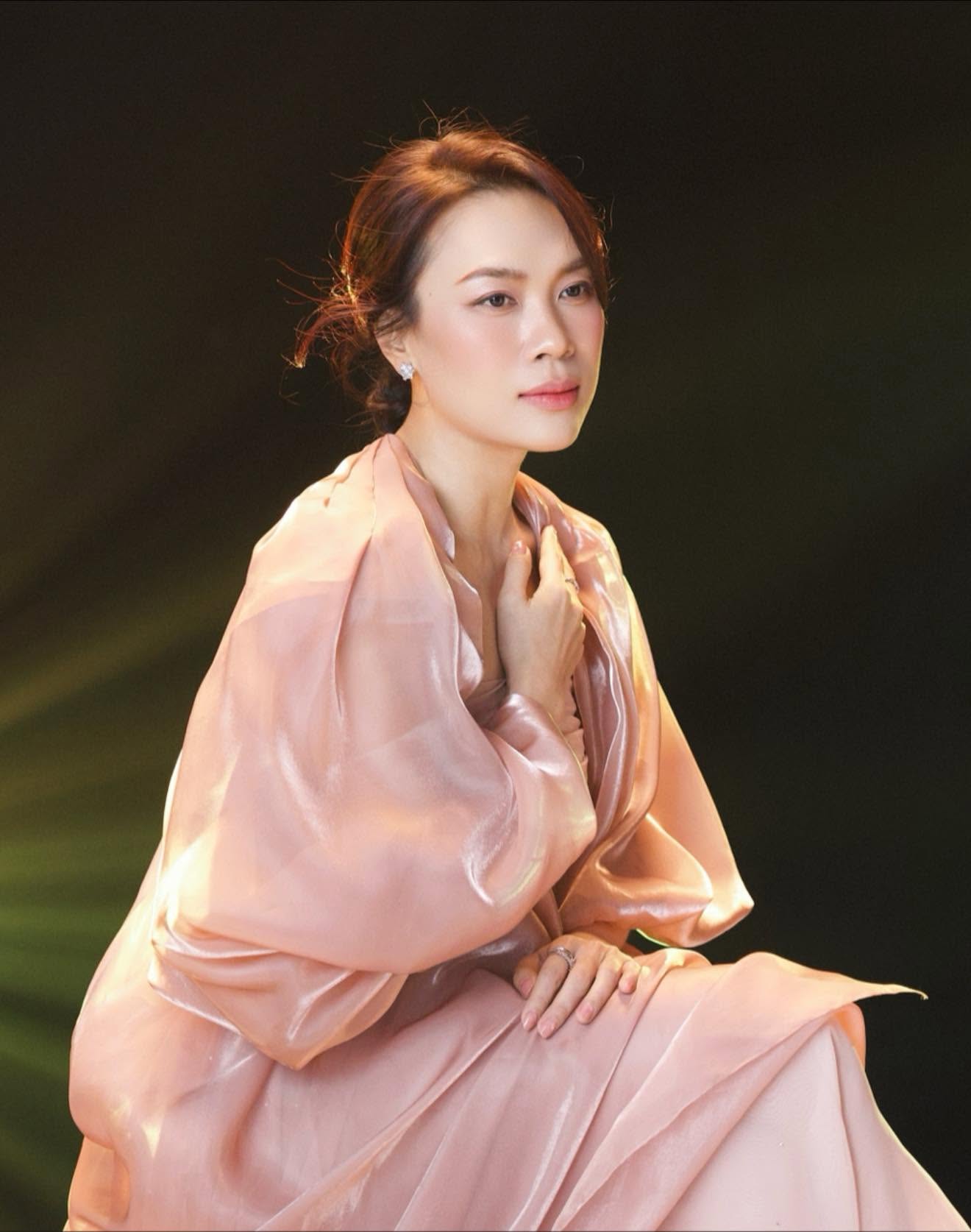Việt Nam c&oacute; mỹ nh&acirc;n cải l&atilde;o ho&agrave;n đồng đỉnh thế n&agrave;y, nổi tiếng t&agrave;i năng kh&oacute; m&agrave; hết thời - Ảnh 4.