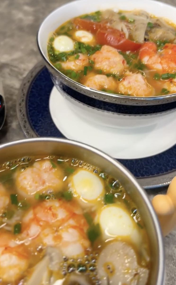 Phương Oanh một m&igrave;nh chăm cặp song sinh vẫn tự tay nấu ăn: Nh&igrave;n m&acirc;m cơm thấy độ tỉ mỉ - Ảnh 3.