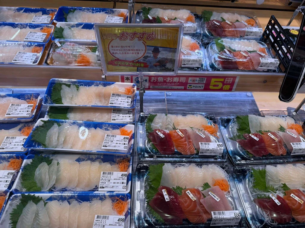 Người Nhật thưởng thức sushi c&aacute; r&ocirc; phi phi l&ecirc; nhập khẩu từ Việt Nam năm 2026 - Ảnh 2.