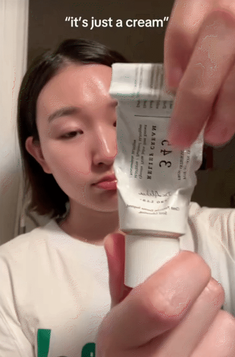 C&ocirc; n&agrave;ng H&agrave;n Quốc chấm 10/10 cho tu&yacute;p kem dưỡng n&agrave;y, nhưng c&aacute;ch c&ocirc; b&ocirc;i kem mới l&agrave; 