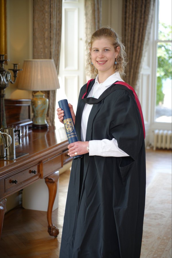 Lady Louise Windsor tốt nghiệp Đại học St Andrews năm 2026: Cột mốc đ&aacute;ng nhớ trong sự nghiệp - Ảnh 2.