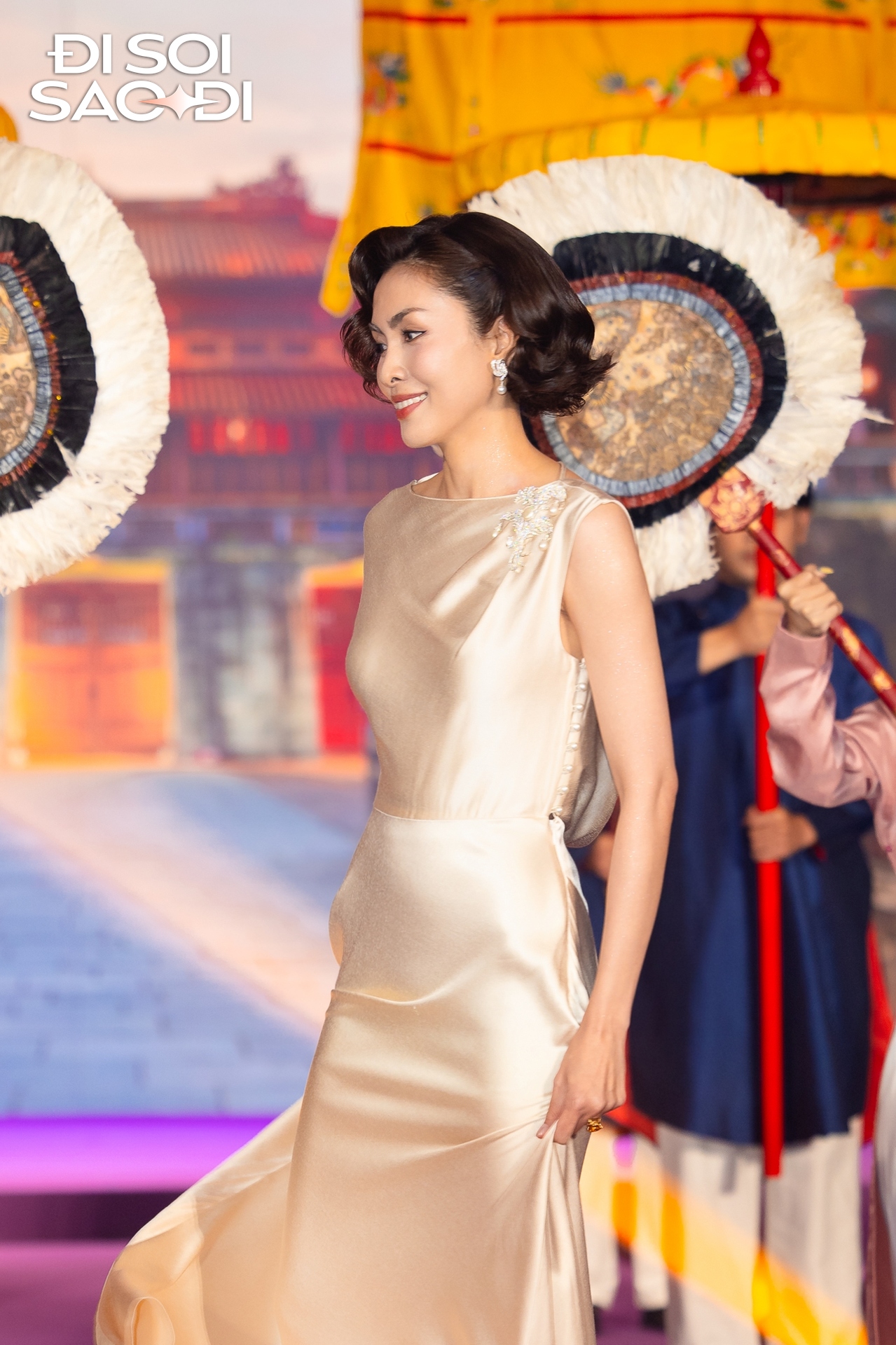 Clip hot nhất ng&agrave;y Tăng Thanh H&agrave; t&aacute;i xuất, c&uacute; xoay lưng khoe xương c&aacute;nh bướm đẹp cỡ n&agrave;y!- Ảnh 8.