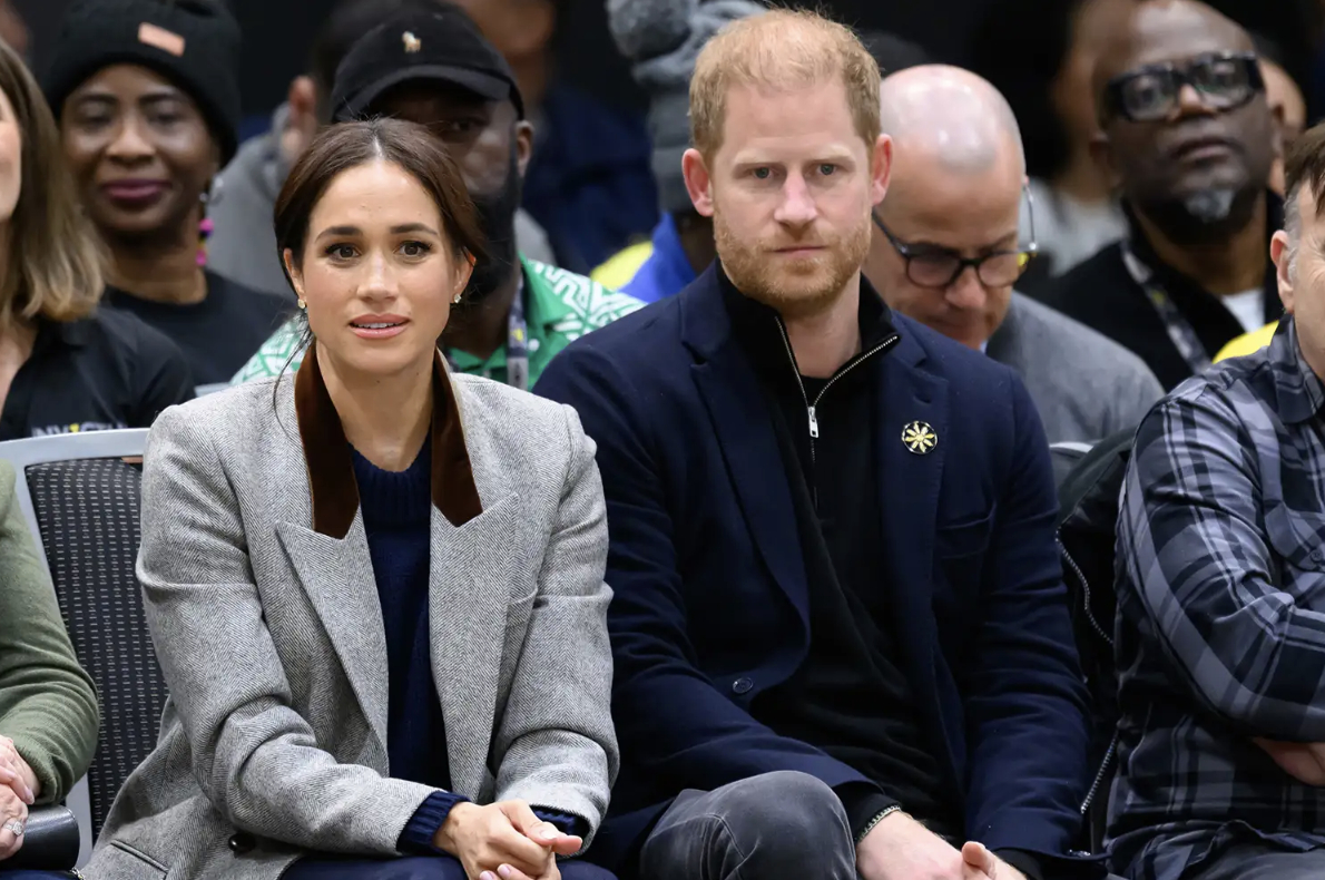 Vương tử Harry trở về London một m&igrave;nh , Meghan Markle v&agrave; con kh&ocirc;ng tham gia - Ảnh 3.