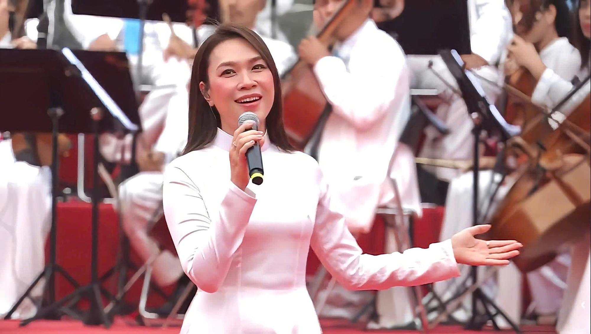 Việt Nam c&oacute; mỹ nh&acirc;n cải l&atilde;o ho&agrave;n đồng đỉnh thế n&agrave;y, nổi tiếng t&agrave;i năng kh&oacute; m&agrave; hết thời - Ảnh 2.