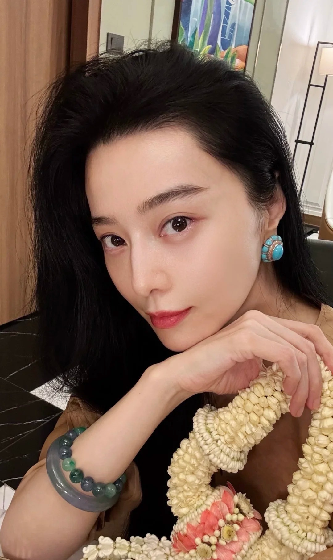 Ngọc lam hòai cổ và choker giọt nước: Phạm Băng Băng và Chu Châu tỏa sáng năm 2026 - Ảnh 3. Ngọc lam hòai cổ và choker giọt nước: Phạm Băng Băng và Chu Châu tỏa sáng năm 2026 - Ảnh 3.