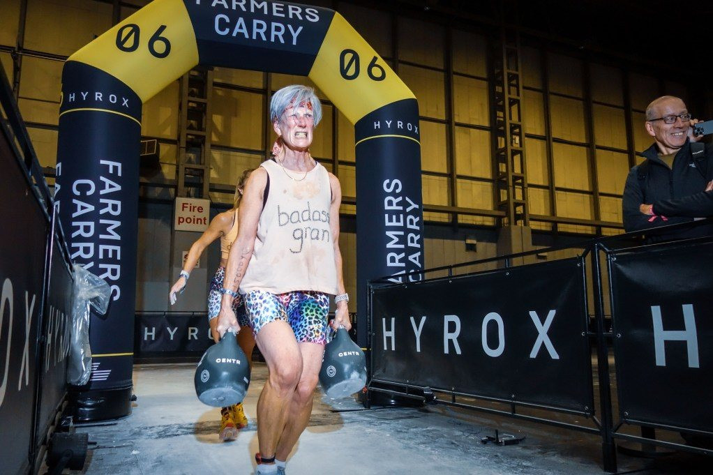 Celia Duff 70 tuổi v&ocirc; địch Hyrox: B&agrave; ngọai si&ecirc;u đẳng truyền cảm hứng cho tất cả - Ảnh 4.