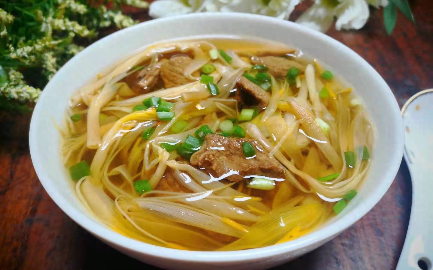 Bữa cơm m&ugrave;a h&egrave; cứ nấu m&oacute;n ăn n&agrave;y, hương vị tươi m&aacute;t, ngon v&ocirc; c&ugrave;ng - Ảnh 1.