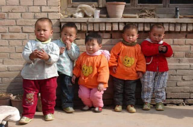 Người mẹ 35 tuổi mạo hiểm sinh 5, sau 19 năm thẳng thắn thừa nhận:
