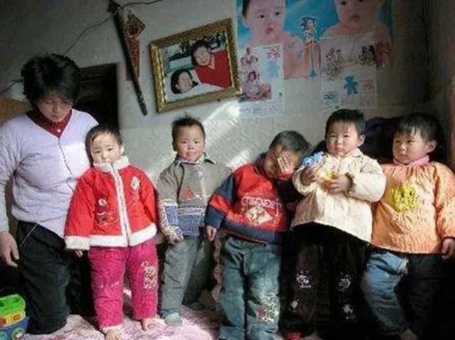Người mẹ 35 tuổi mạo hiểm sinh 5, sau 19 năm thẳng thắn thừa nhận: