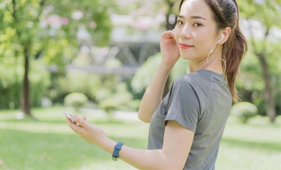 Phụ nữ nh&igrave;n trẻ hơn tuổi thường c&oacute; chung 6 th&oacute;i quen n&agrave;y: Chỉ cần duy tr&igrave; được 3 điều cũng đ&atilde; 