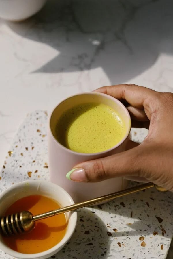 Cốc nước l&agrave; 