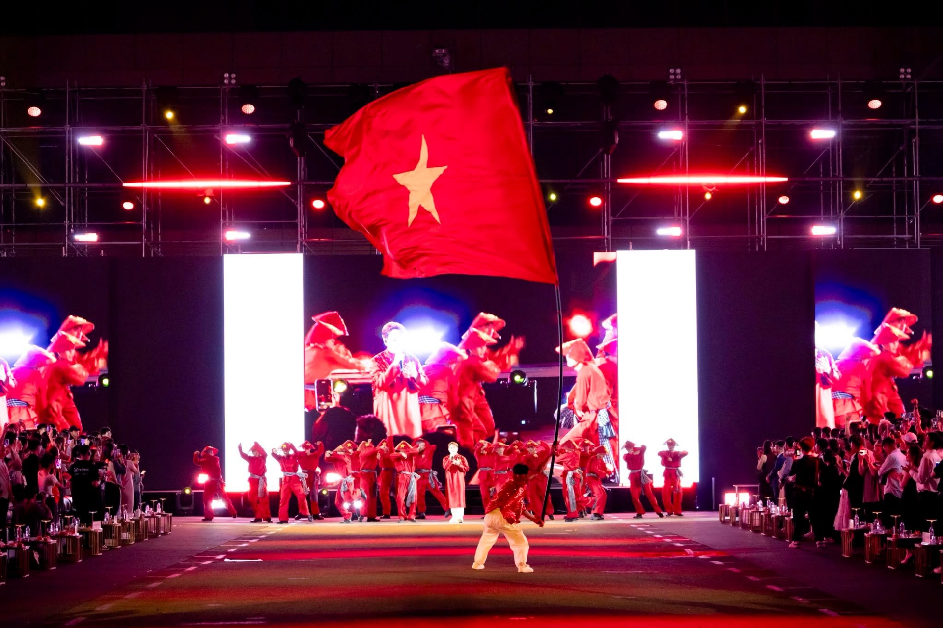 Thời đại AI: Khi mọi ranh giới đều đang biến mất, ch&uacute;ng ta sẽ đ&aacute;nh gi&aacute; sự đổi mới bằng điều g&igrave;? - Ảnh 2.