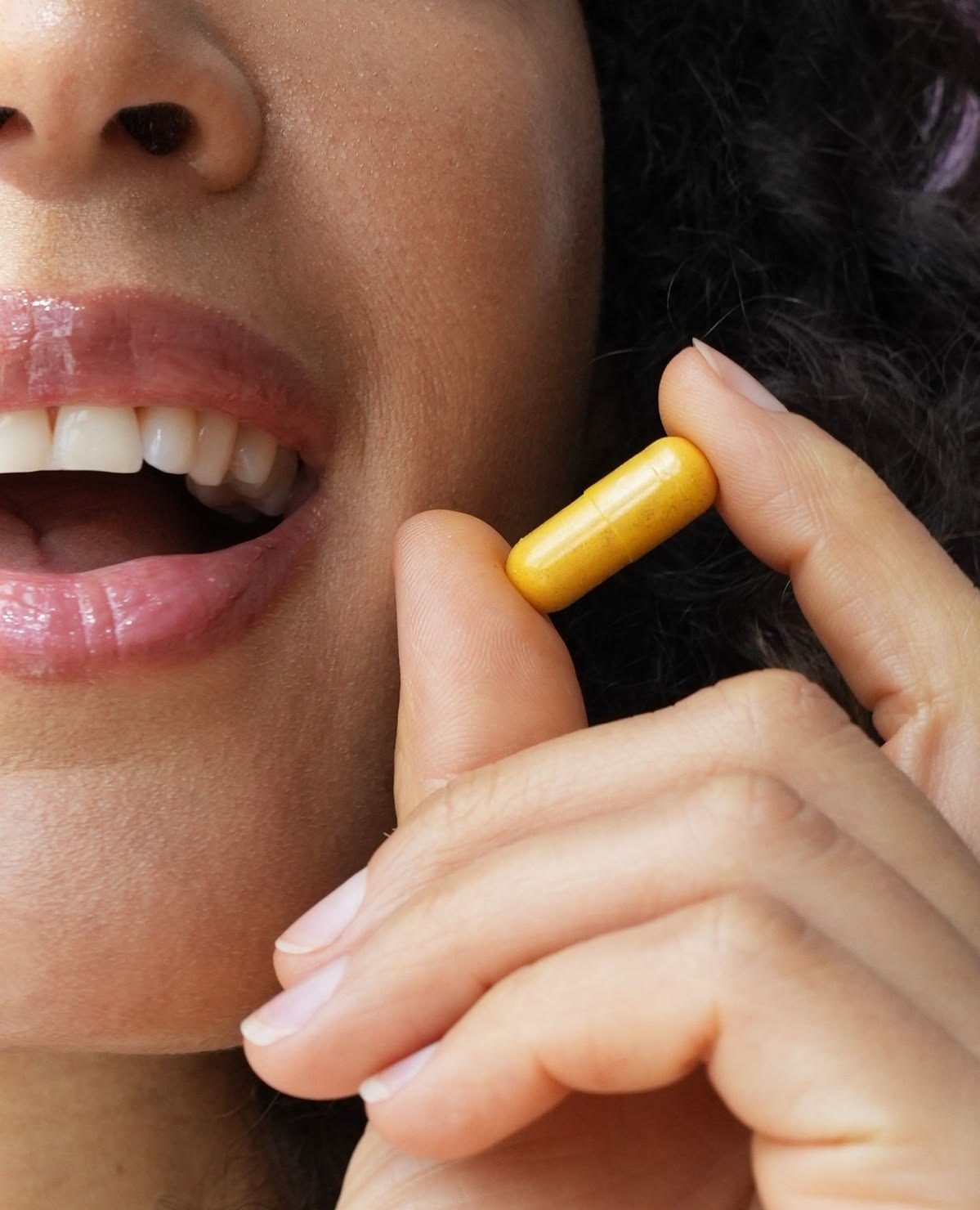 Miếng dán vitamin đang gây sốt vì quá tiện, có thể thay thế thuốc viên? Bác sĩ cảnh báo một điều nhiều người chưa biết - Ảnh 4.