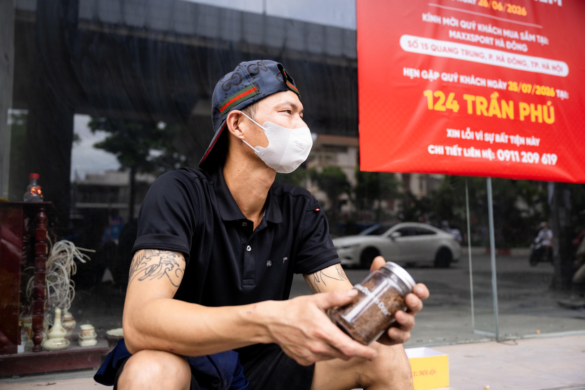 Vụ ch&aacute;y lớn ở H&agrave; Đ&ocirc;ng: C&ocirc;ng nh&acirc;n hoảng loạn khi lửa b&ugrave;ng ph&aacute;t trong t&iacute;ch tắc - Ảnh 4.