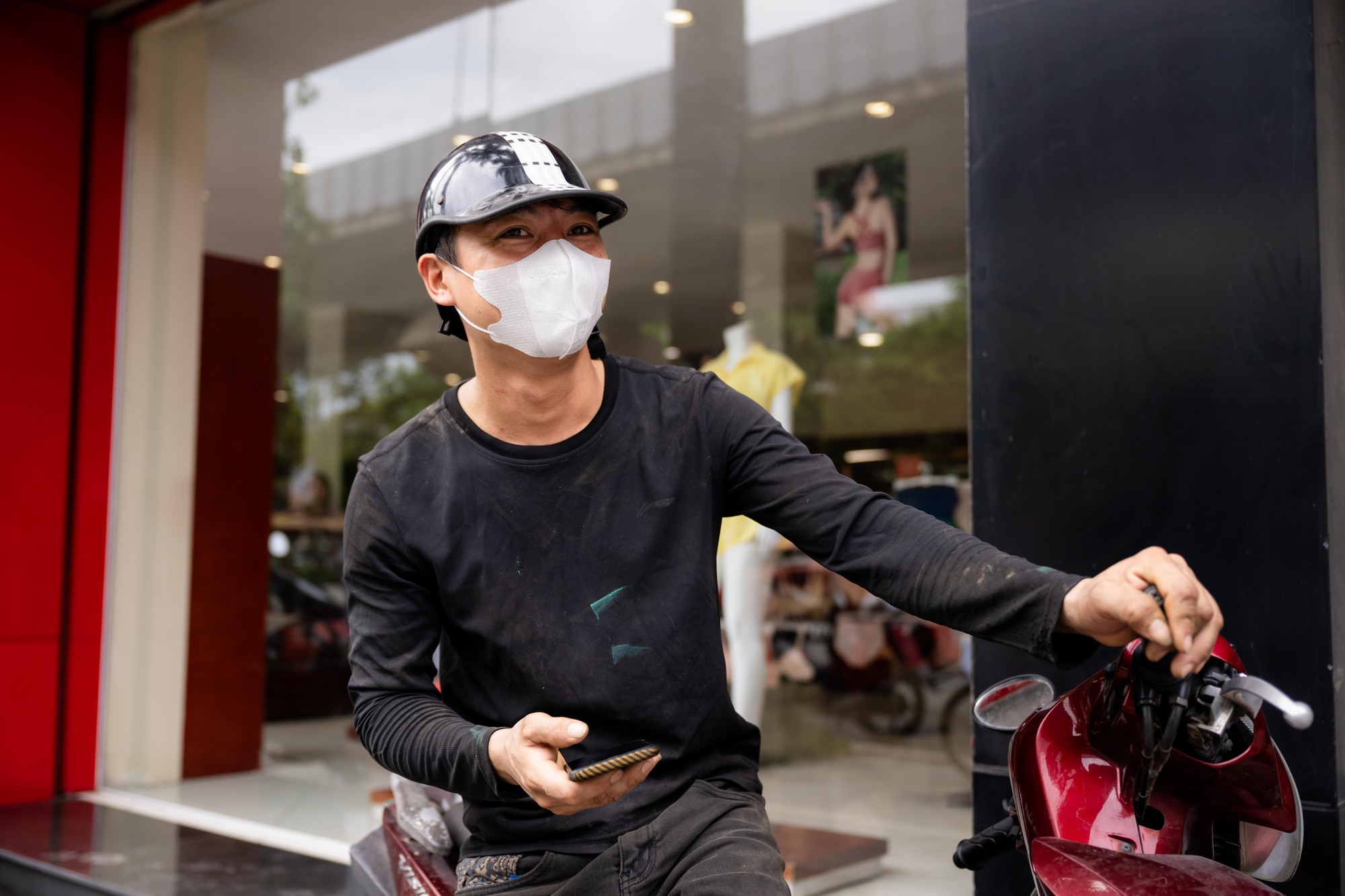 Vụ ch&aacute;y lớn ở H&agrave; Đ&ocirc;ng: C&ocirc;ng nh&acirc;n hoảng loạn khi lửa b&ugrave;ng ph&aacute;t trong t&iacute;ch tắc - Ảnh 5.