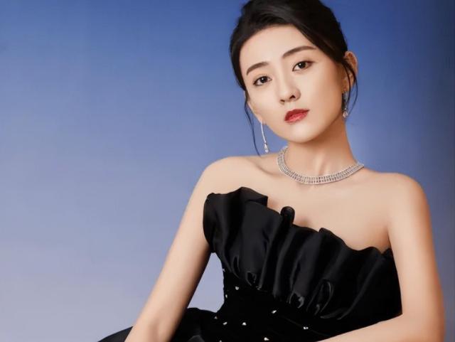 Phụ nữ nh&igrave;n trẻ hơn tuổi thường c&oacute; chung 6 th&oacute;i quen n&agrave;y: Chỉ cần duy tr&igrave; được 3 điều cũng đ&atilde; 