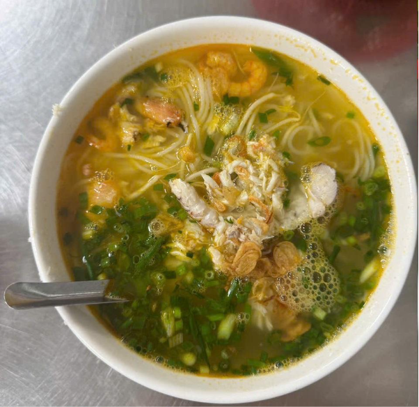 B&uacute;n c&ugrave; kỳ Quang Ch&agrave;i, m&oacute;n ngon nức tiếng Hạ Long - Ảnh 1.
