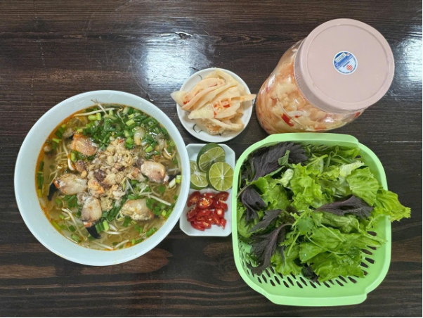 B&uacute;n c&ugrave; kỳ Quang Ch&agrave;i, m&oacute;n ngon nức tiếng Hạ Long - Ảnh 2.