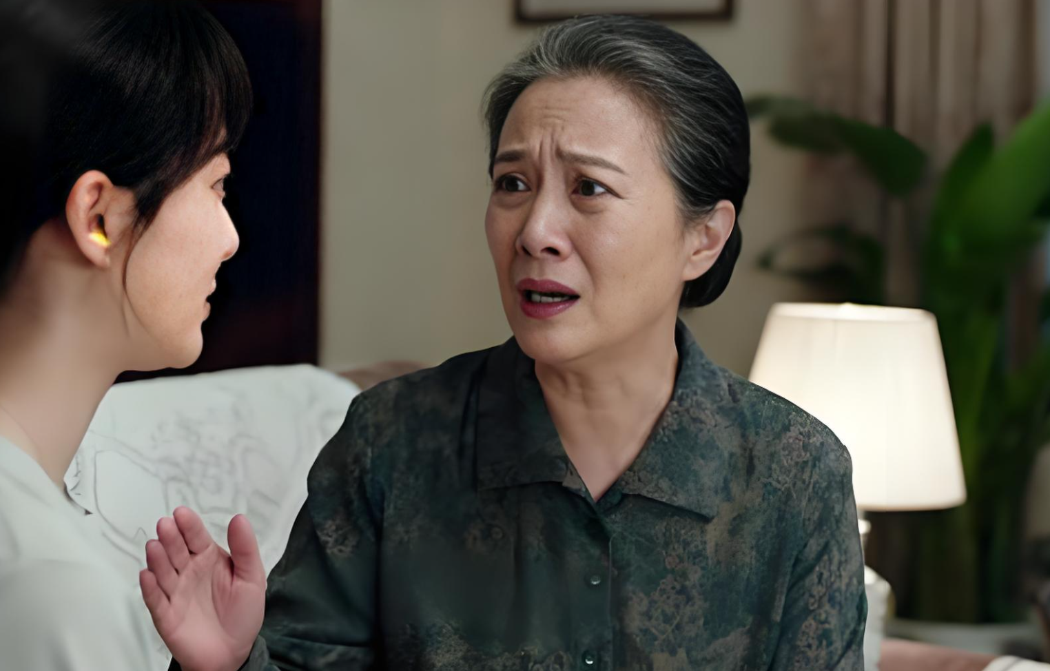 Mẹ chồng hỏi: 