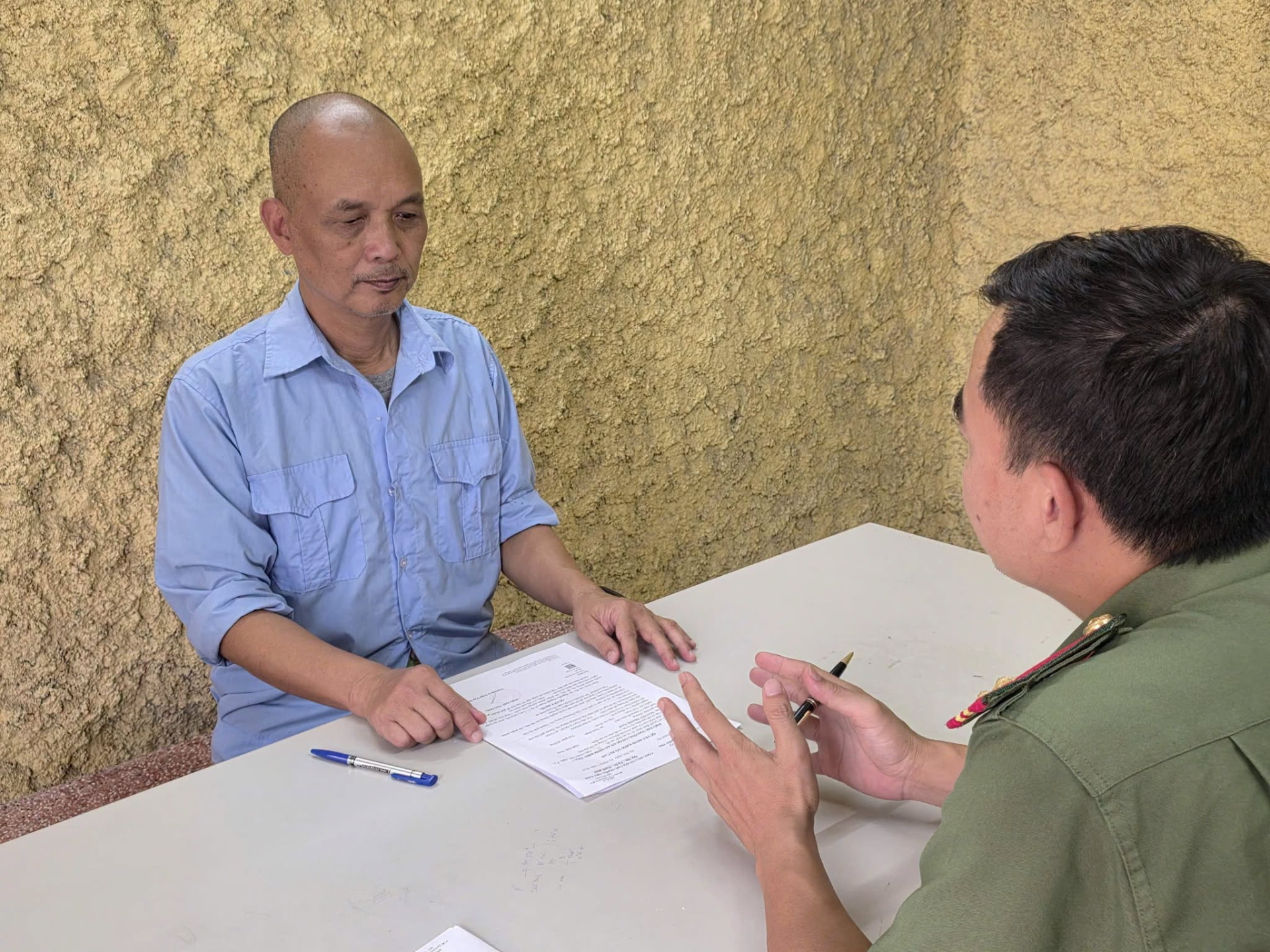 Bắt tạm giam Nguyễn Th&agrave;nh Nam li&ecirc;n quan cuốn s&aacute;ch Chuyện với Thanh vi phạm ph&aacute;p luật - Ảnh 1.