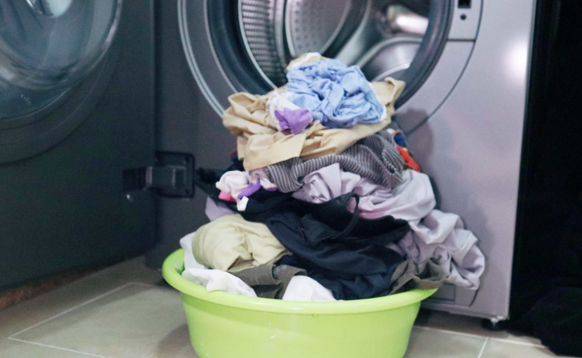 Đừng lạm dụng chế độ giặt nhanh tr&ecirc;n m&aacute;y giặt: Nhiều người d&ugrave;ng sai c&aacute;ch n&ecirc;n quần &aacute;o c&agrave;ng giặt c&agrave;ng bẩn, nhanh xuống cấp - Ảnh 5.