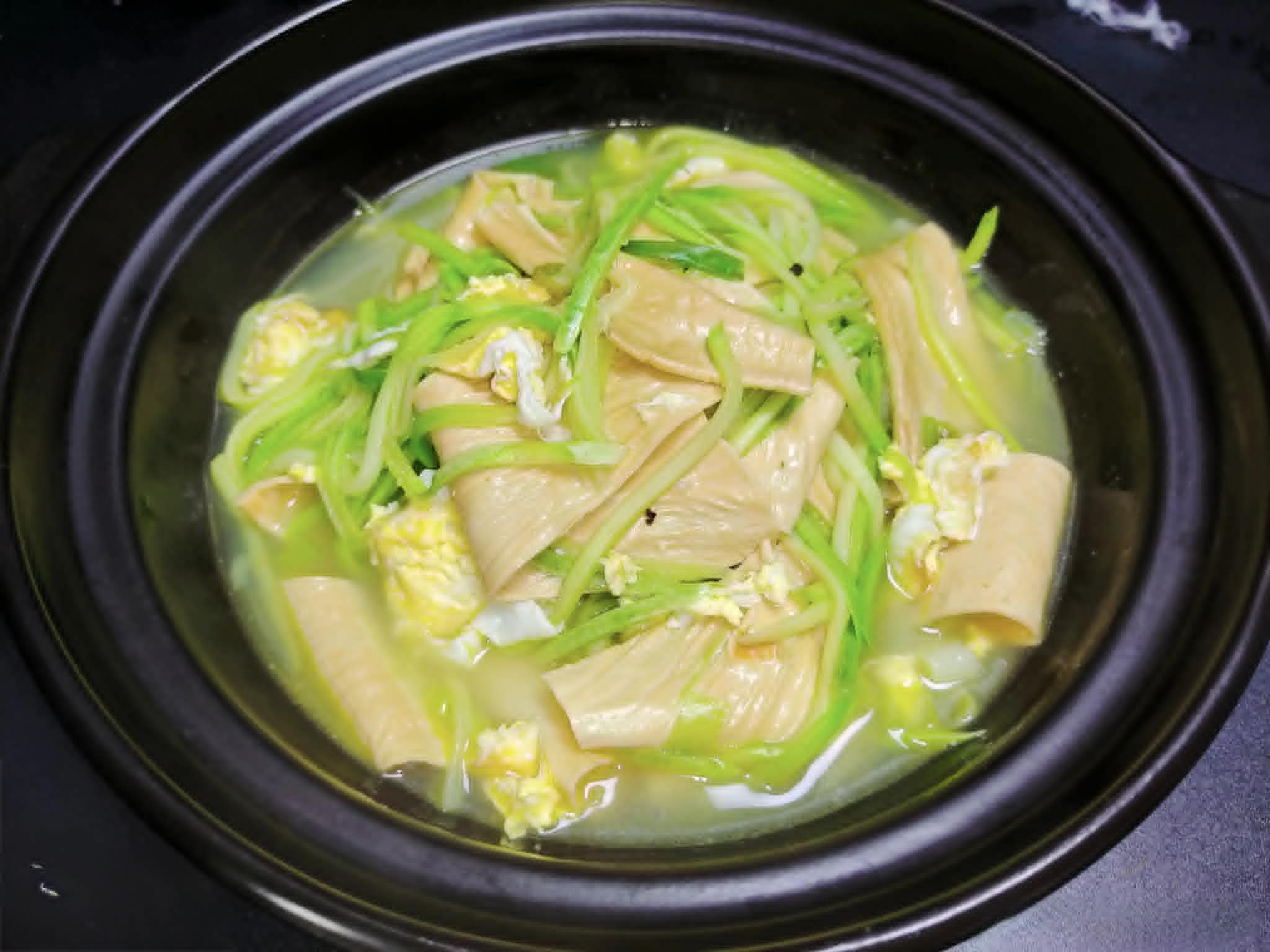 Bữa cơm m&ugrave;a h&egrave; tươi m&aacute;t với m&oacute;n canh nấu cực nhanh m&agrave; ngon miệng - Ảnh 7.
