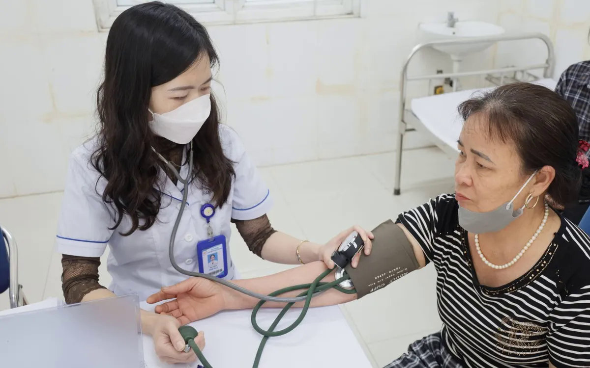 H&agrave; Nội ph&aacute;t hiện gần 8.000 người nghi tăng huyết &aacute;p qua chiến dịch s&agrave;ng lọc cộng đồng - Ảnh 1.