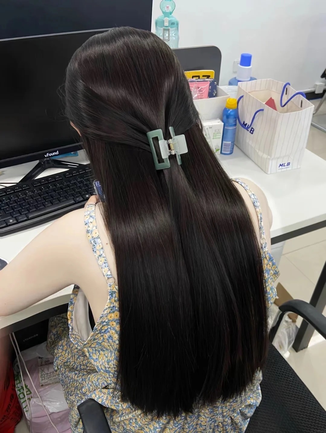 Nhiều người chỉ chăm d&ugrave;ng mặt nạ t&oacute;c m&agrave; qu&ecirc;n mất bước gi&uacute;p t&oacute;c giảm xơ rối nhanh nhất - Ảnh 1.