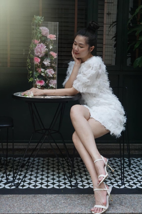 Nữ diễn vi&ecirc;n rời Việt Nam ra nước ngo&agrave;i sau ly h&ocirc;n Huy Kh&aacute;nh: 