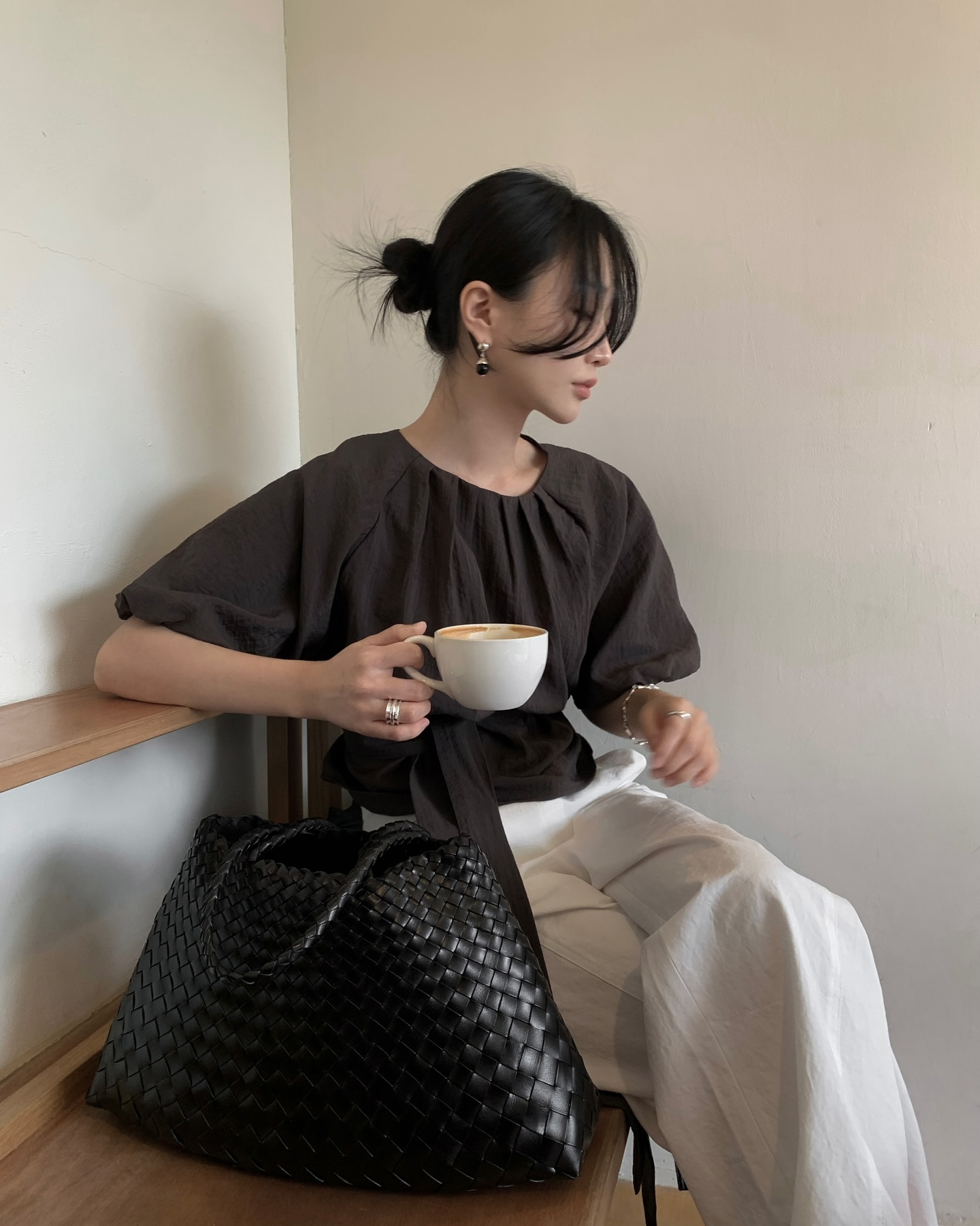 Chỉ cần đ&uacute;ng 4 c&ocirc;ng thức mix đồ tối giản, chị em sẽ trở th&agrave;nh ng&ocirc;i sao thời trang c&ocirc;ng sở - Ảnh 2.