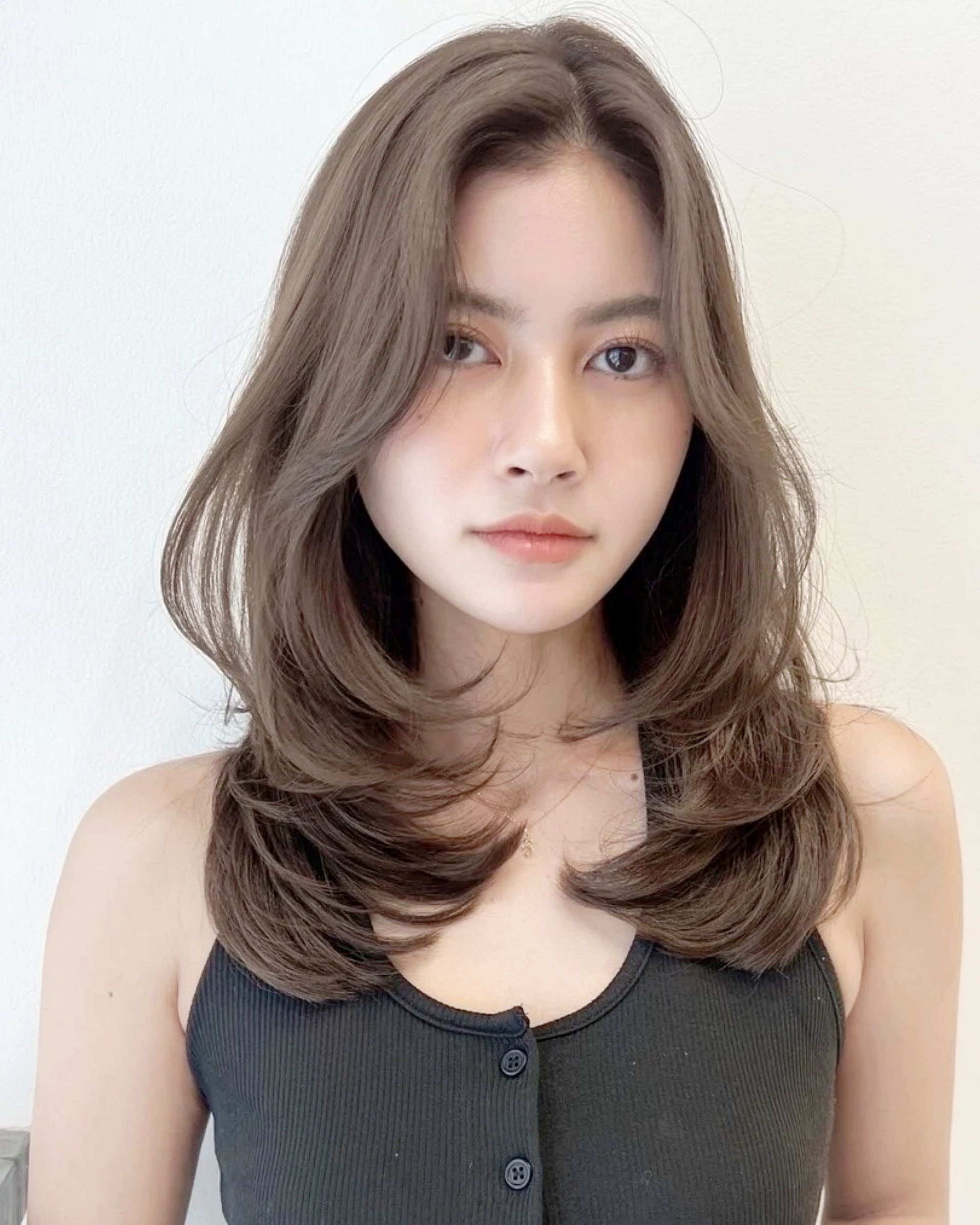 Xu hướng t&oacute;c n&acirc;u lạnh 2026: 12 m&agrave;u nhuộm gi&uacute;p da s&aacute;ng hơn, phai m&agrave;u vẫn đẹp v&agrave; kh&ocirc;ng ngả v&agrave;ng - Ảnh 3.