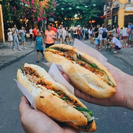 Kh&aacute;m ph&aacute; b&aacute;nh m&igrave; Hội An: Du kh&aacute;ch T&acirc;y ăn 6 ổ trong 1 ng&agrave;y g&acirc;y chấn động - Ảnh 7.