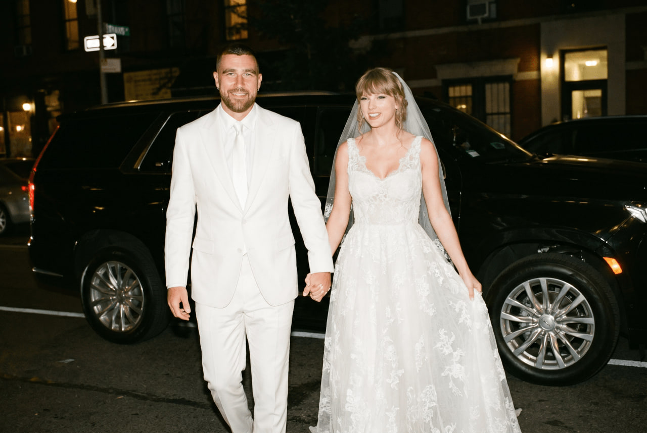 Đ&aacute;m cưới Taylor Swift v&agrave; Travis Kelce: Chi tiết th&uacute; vị từ tiệc t&ugrave;ng xa hoa - Ảnh 7.