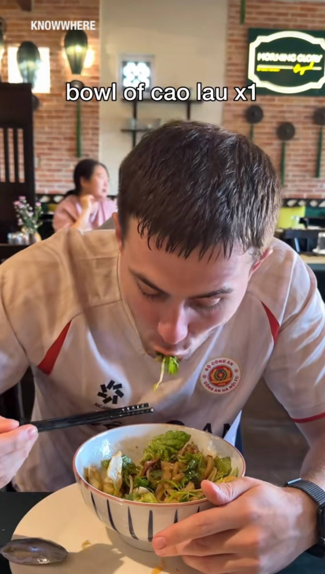 Kh&aacute;m ph&aacute; b&aacute;nh m&igrave; Hội An: Du kh&aacute;ch T&acirc;y ăn 6 ổ trong 1 ng&agrave;y g&acirc;y chấn động - Ảnh 5.