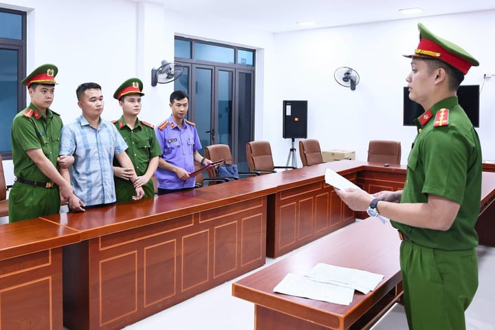 Vụ 146 điểm 10 m&ocirc;n To&aacute;n tại Tuy&ecirc;n Quang: Khởi tố gi&aacute;o vi&ecirc;n Nguyễn H&agrave; Duy - Ảnh 1.