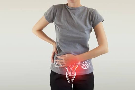 Nữ nhân viên văn phòng 34 tuổi phát hiện ung thư buồng trứng giai đoạn 3: Đau lưng xin đừng vội đổ lỗi cho ngồi nhiều! - Ảnh 4.