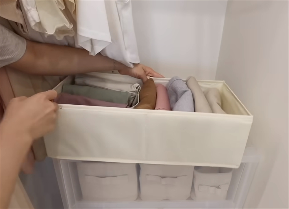 Dọn tủ quần áo 100 lần vẫn bừa, mua đủ loại hộp đựng vẫn vô ích, tôi mới nhận ra bí quyết nằm ở điều cuối cùng - Ảnh 1.