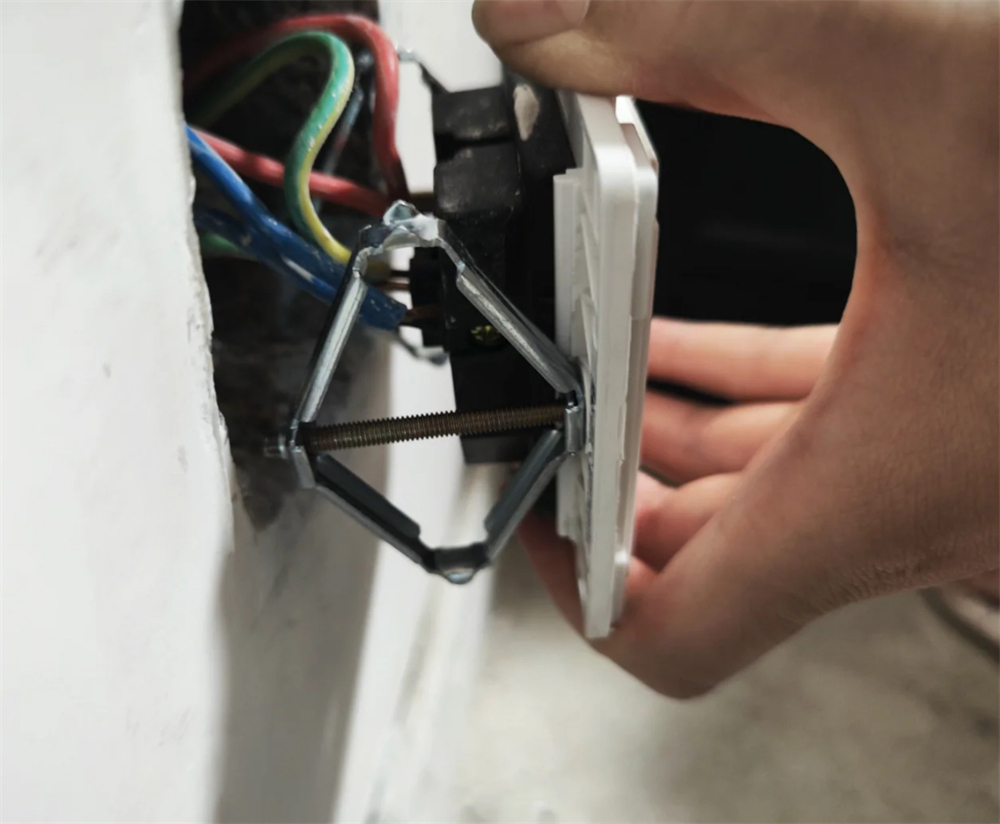 9 m&oacute;n đồ nhỏ nhưng giải quyết những rắc rối lớn trong nh&agrave;: Gi&aacute; kh&ocirc;ng đắt nhưng d&ugrave;ng rồi mới thấy 