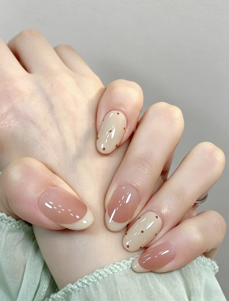 Nhiều g&aacute;i xinh khoe nail chấm bi bắt trend 2026, l&ecirc;n tay m&agrave;u n&agrave;o cũng xinh y&ecirc;u như nữ ch&iacute;nh phim H&agrave;n- Ảnh 1.
