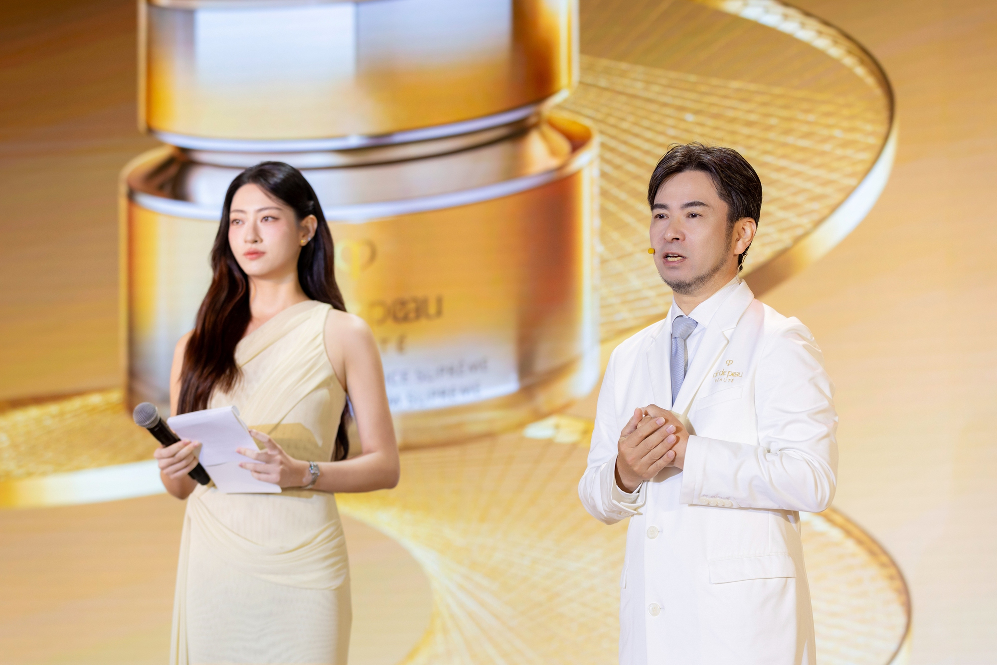 Gặp gỡ &ocirc;ng Kiyoshi Sato - Gi&aacute;m đốc C&ocirc;ng Nghệ to&agrave;n cầu của Cl&eacute; de Peau Beaut&eacute; trong buổi ra mắt Kem dưỡng phục hồi Restorative Cream Supreme tại Việt Nam- Ảnh 4.