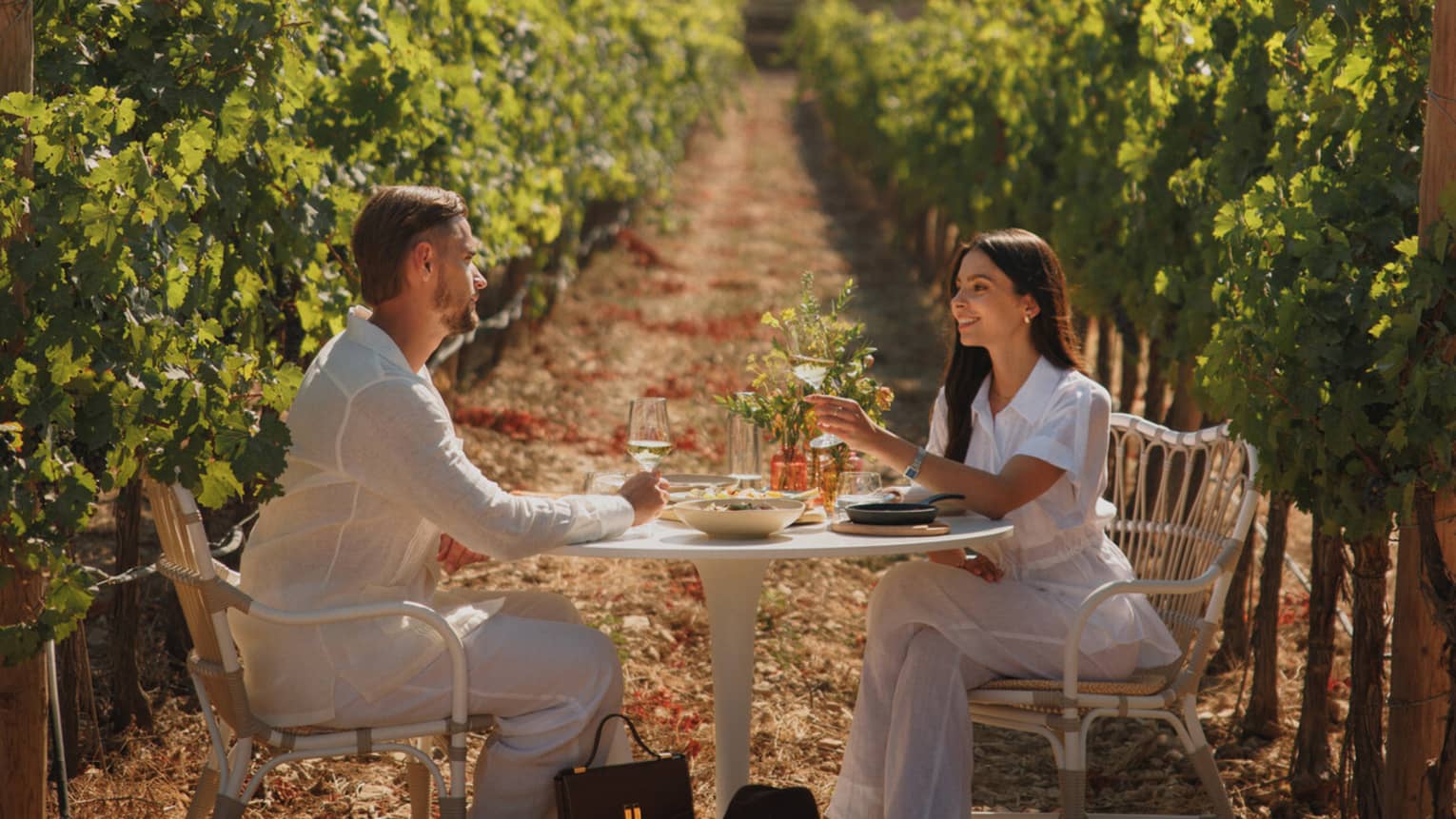 Si&ecirc;u xe villa đ&atilde; l&agrave; những thứ n&oacute;i nhiều đến nh&agrave;m: V&igrave; sao sở hữu một vườn nho mới l&agrave; biểu tượng của sự thượng lưu đẳng cấp? - Ảnh 4.