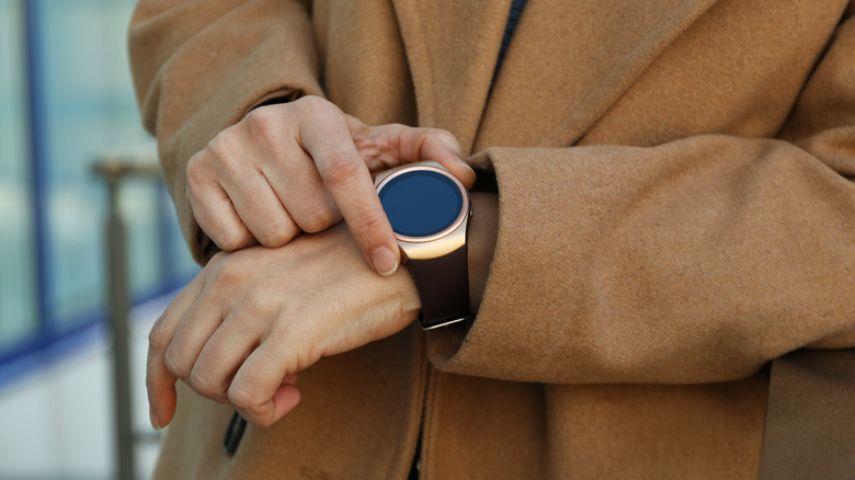 Khi di sản giao thoa c&ugrave;ng tương lai: V&igrave; sao smartwatch xa xỉ trở th&agrave;nh tuy&ecirc;n ng&ocirc;n mới của qu&yacute; &ocirc;ng hiện đại? - Ảnh 3.