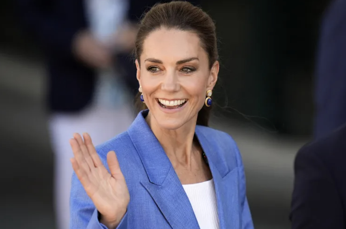 L&yacute; do Vương phi Kate đeo micro b&iacute; ẩn tại Wimbledon 2026 được tiết lộ - Ảnh 1.